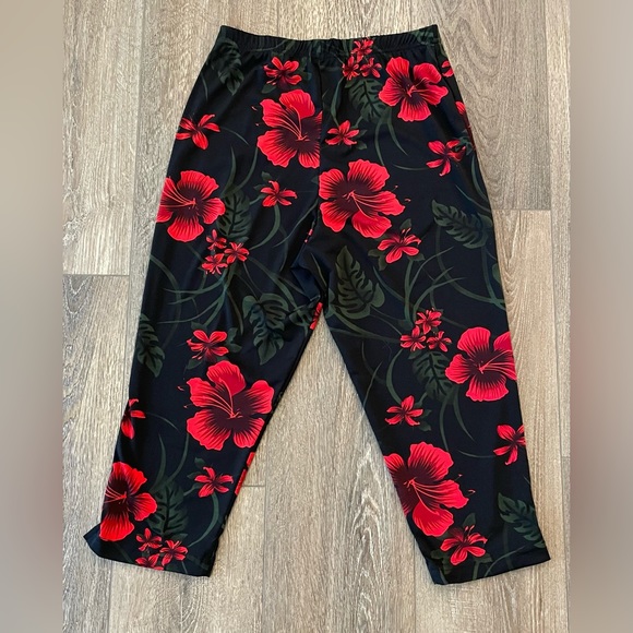 Casual Floral Capri Pants - Picture 2 of 4